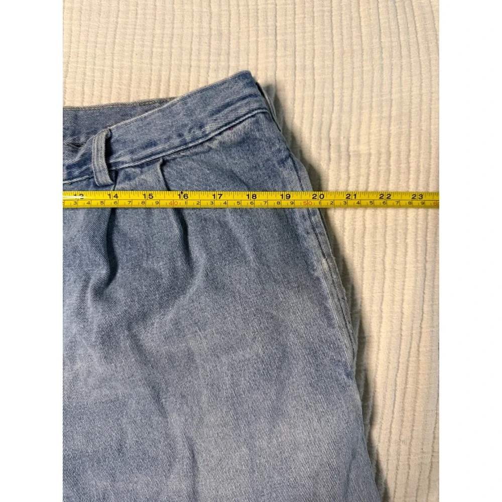 Saddlebred Vintage Denim Light Wash Pleated Front Relaxed Fit Short Size 36
